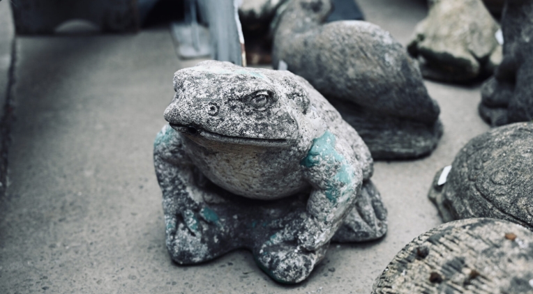 frog garden ornament