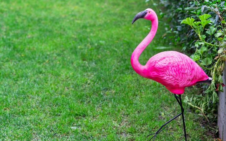 pink flamingo garden ornament