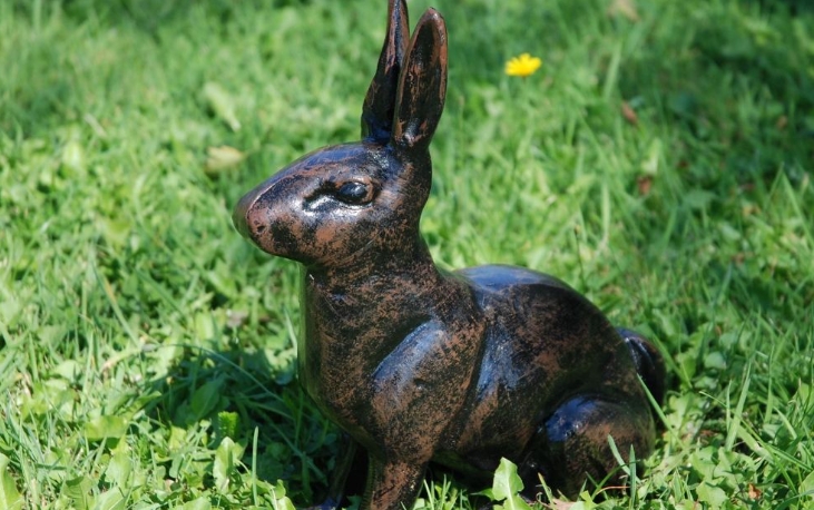 garden rabbit ornaments