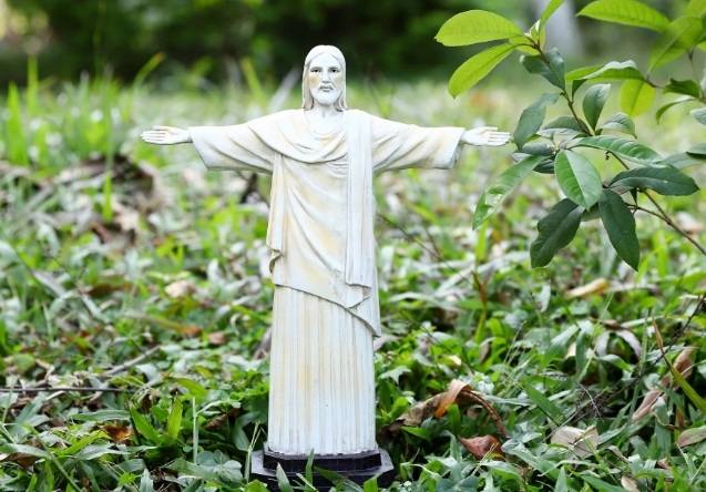 Garden jesus statue