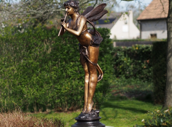 classic garden statues