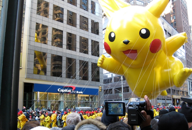 pikachu balloon sculpture