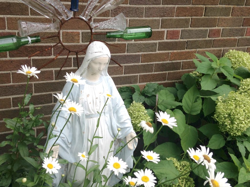 blessed virgin mary garden statue